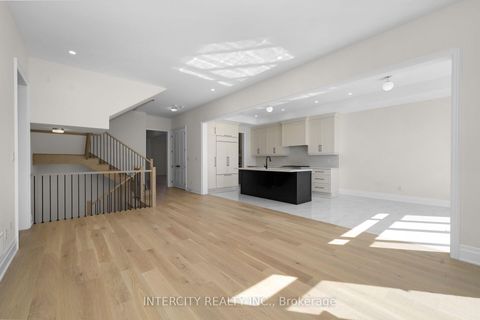 Photo 13 at 33 Gianvito Crescent, King City, King
