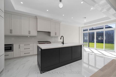 Photo 17 at 33 Gianvito Crescent, King City, King