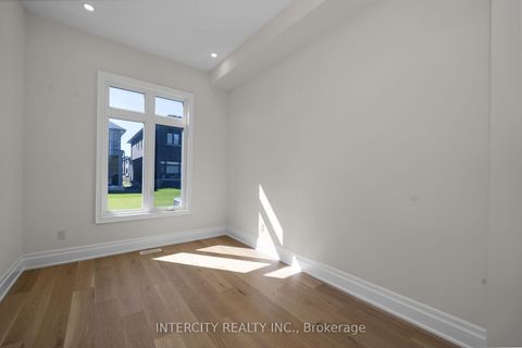Photo 24 at 33 Gianvito Crescent, King City, King