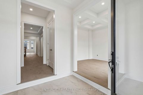 Photo 3 at 17 Garriock Hall Avenue, King City, King