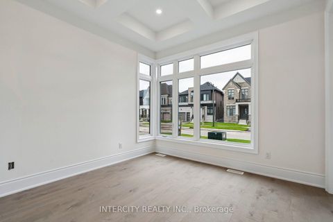 Photo 4 at 17 Garriock Hall Avenue, King City, King