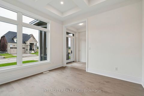 Photo 5 at 17 Garriock Hall Avenue, King City, King