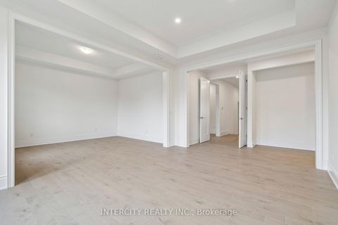 Photo 31 at 17 Garriock Hall Avenue, King City, King