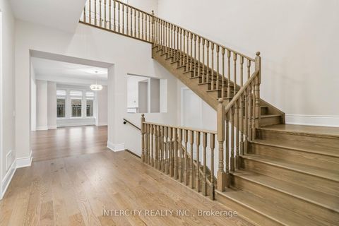 Photo 3 at 15 Garriock Hall Avenue, King City, King
