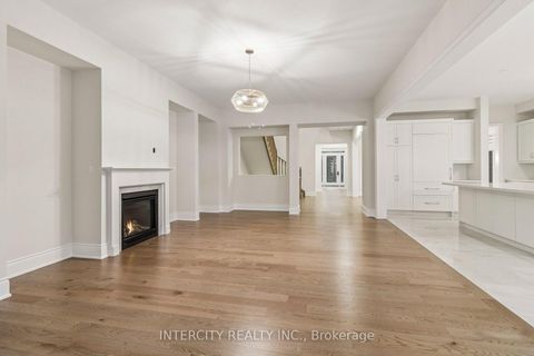 Photo 10 at 15 Garriock Hall Avenue, King City, King
