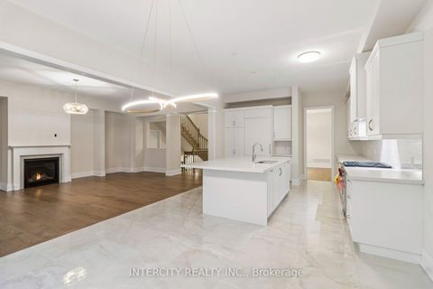 Photo 13 at 15 Garriock Hall Avenue, King City, King