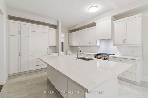 Photo 18 at 15 Garriock Hall Avenue, King City, King