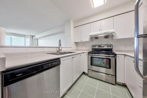 Photo 8 at 706 - 28 Pemberton Avenue, Newtonbrook East, Toronto