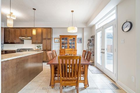Photo 11 at 33 Auburn Court, Ardagh, Barrie