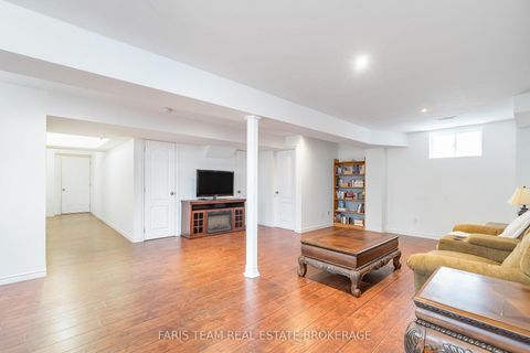 Photo 32 at 33 Auburn Court, Ardagh, Barrie