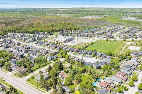 Photo 45 at 33 Auburn Court, Ardagh, Barrie