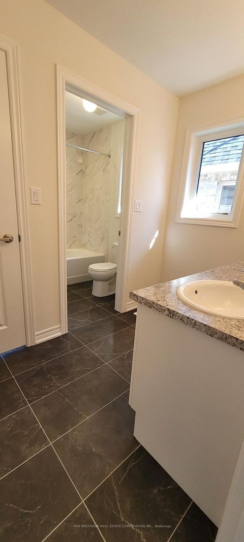 Photo 14 at 143 Dovedale Drive, Keswick South, Georgina