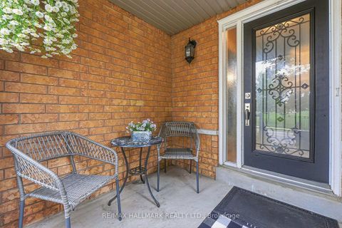 Photo 3 at 192 Fossil Hill Road, Vellore Village, Vaughan