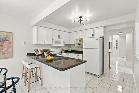 Photo 8 at 3 Maw Court, Northwest, Barrie