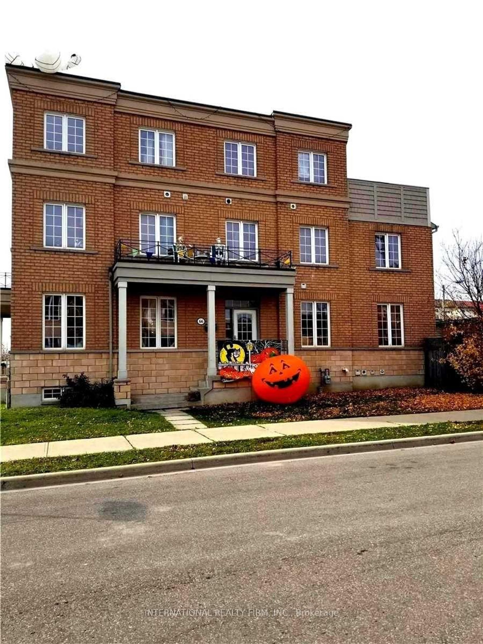66 Leitch Avenue, York University Heights, Toronto photo 6