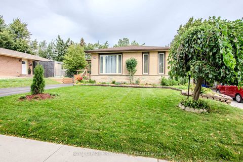 Photo 1 at 12 Daphne Crescent, Cundles East, Barrie