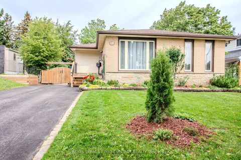Photo 2 at 12 Daphne Crescent, Cundles East, Barrie