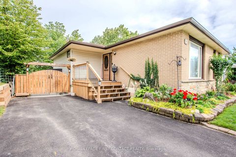 Photo 3 at 12 Daphne Crescent, Cundles East, Barrie