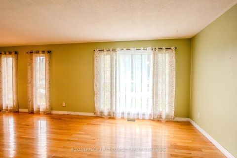 Photo 4 at 12 Daphne Crescent, Cundles East, Barrie