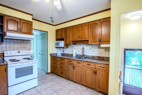 Photo 9 at 12 Daphne Crescent, Cundles East, Barrie