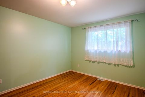 Photo 11 at 12 Daphne Crescent, Cundles East, Barrie