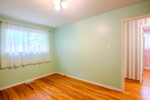 Photo 12 at 12 Daphne Crescent, Cundles East, Barrie