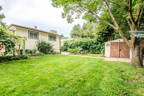 Photo 32 at 12 Daphne Crescent, Cundles East, Barrie