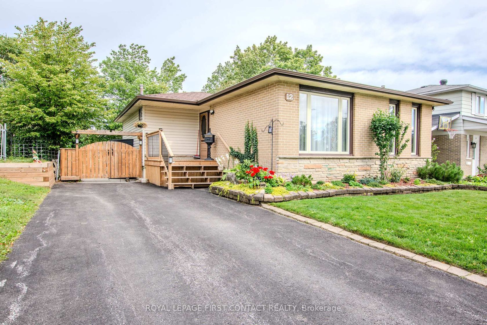 12 Daphne Crescent, Cundles East, Barrie photo number 2