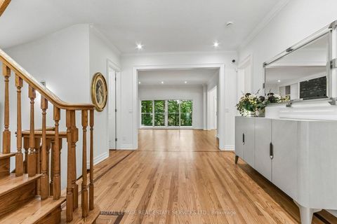 Photo 2 at 42 Rykert Crescent, Leaside, Toronto