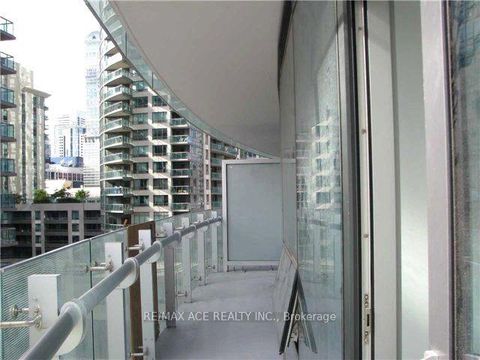 Photo 8 at 404 - 12 York Street, Waterfront Communities C1, Toronto