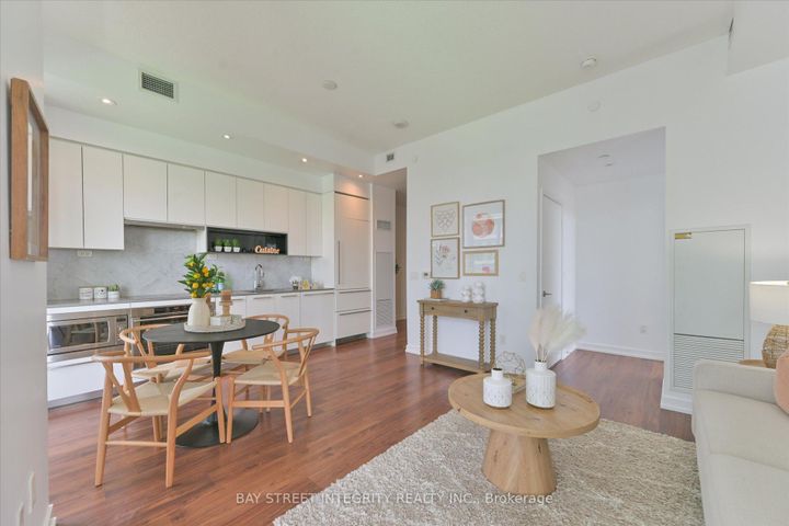 Photo 5 at 903 - 117 Mcmahon Drive, Bayview Village, Toronto