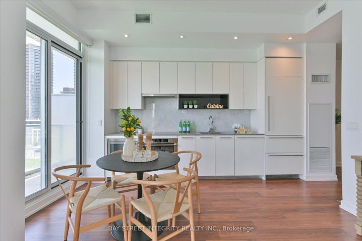 Photo 6 at 903 - 117 Mcmahon Drive, Bayview Village, Toronto