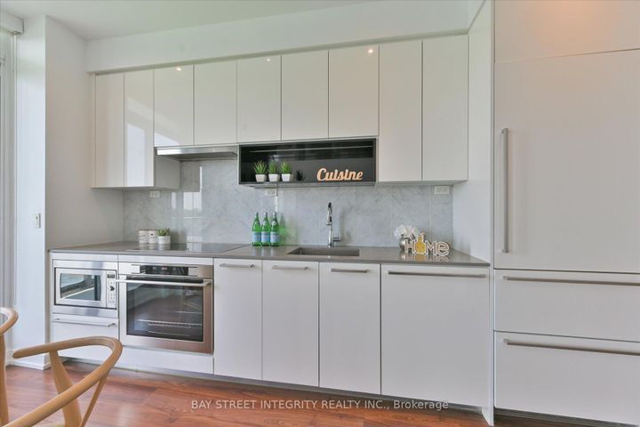 Photo 7 at 903 - 117 Mcmahon Drive, Bayview Village, Toronto