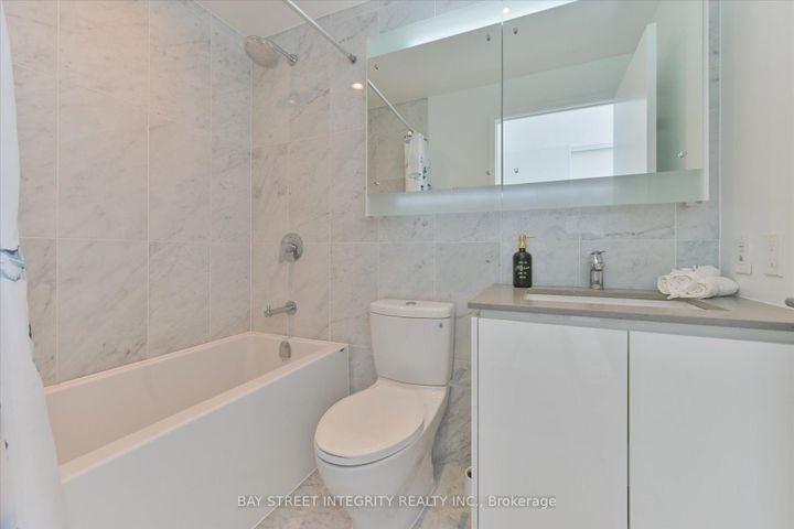 Photo 10 at 903 - 117 Mcmahon Drive, Bayview Village, Toronto
