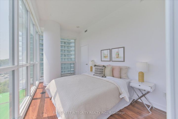 Photo 12 at 903 - 117 Mcmahon Drive, Bayview Village, Toronto