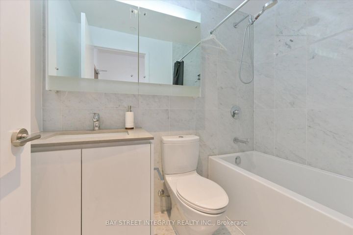 Photo 13 at 903 - 117 Mcmahon Drive, Bayview Village, Toronto