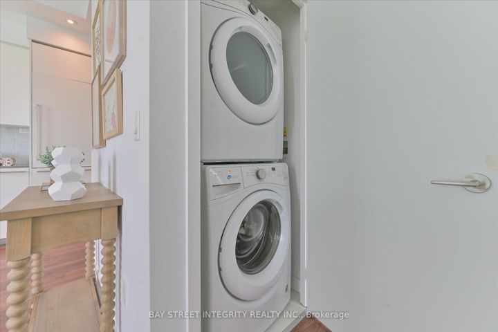 Photo 14 at 903 - 117 Mcmahon Drive, Bayview Village, Toronto