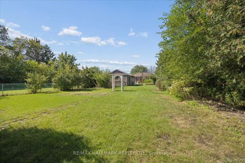 Photo 2 at 139 Elinor Avenue, Maryvale, Toronto
