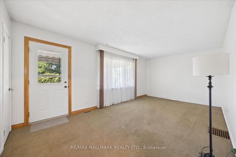 Photo 4 at 139 Elinor Avenue, Maryvale, Toronto