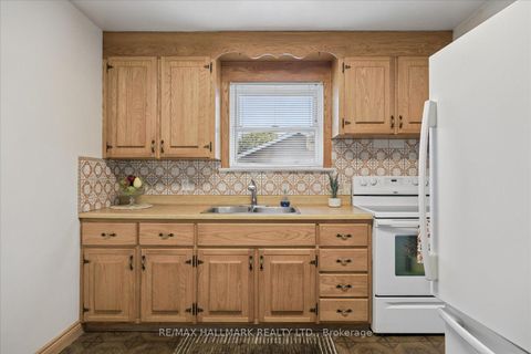 Photo 8 at 139 Elinor Avenue, Maryvale, Toronto