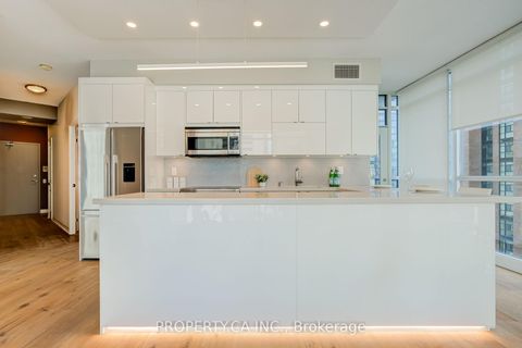 Photo 11 at 904 - 1121 Bay Street, Bay Street Corridor, Toronto