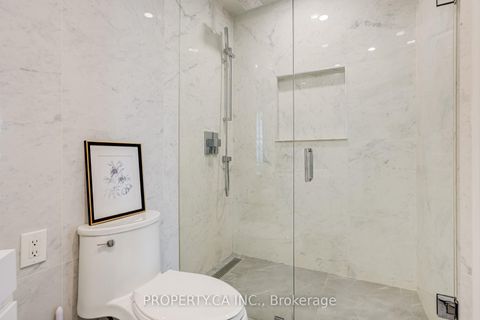 Photo 16 at 904 - 1121 Bay Street, Bay Street Corridor, Toronto