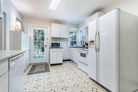 Photo 16 at 60 Sixth Street, New Toronto, Toronto