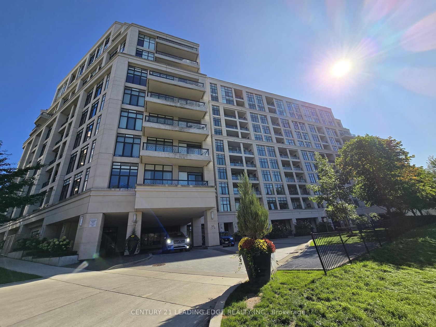 505 - 2 Old Mill Drive, Swansea, Toronto 