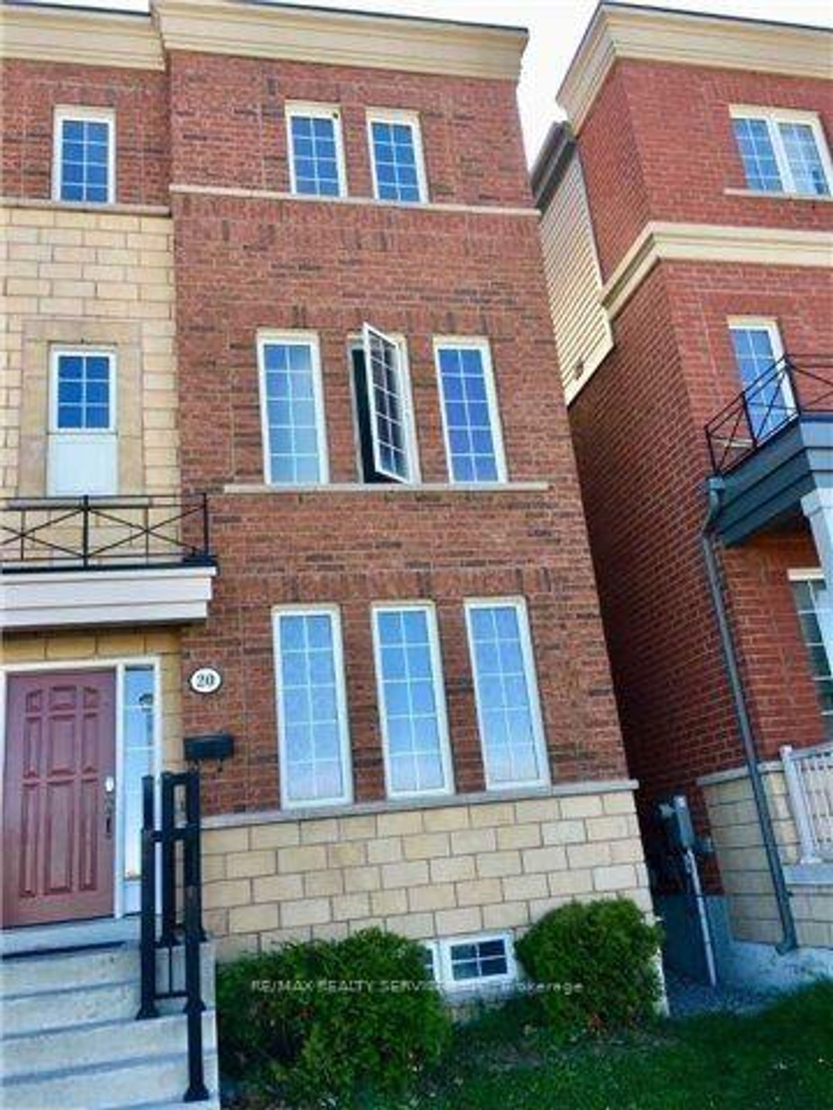 20 Evelyn Wiggins Drive, York University Heights, Toronto photo 8