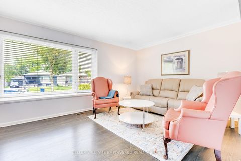 Photo 5 at 39 Checkendon Drive, Kipling, Toronto
