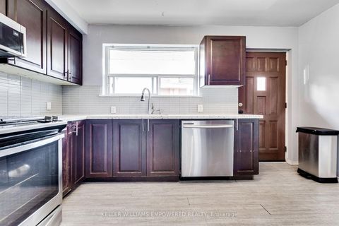 Photo 11 at 39 Checkendon Drive, Kipling, Toronto