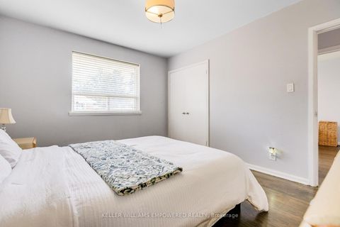 Photo 13 at 39 Checkendon Drive, Kipling, Toronto