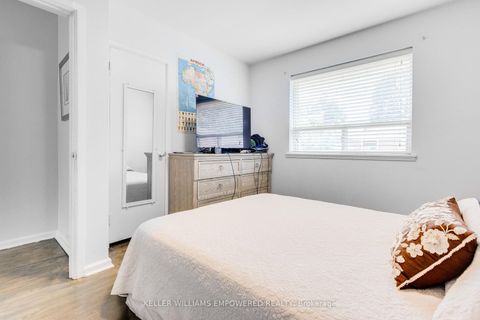 Photo 16 at 39 Checkendon Drive, Kipling, Toronto
