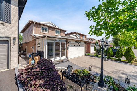 Photo 3 at 49 Cathy Jean Crescent, Jamestown, Toronto